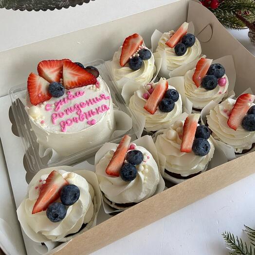 Подарочный набор бенто и 8 капкейков с Вашей надписью