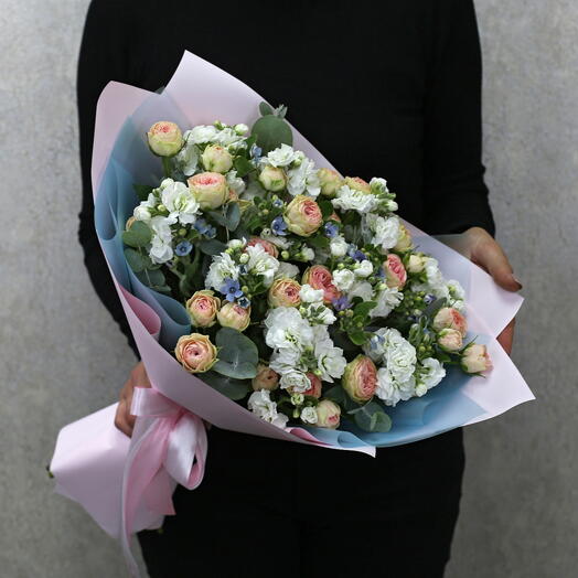 Bouquet of roses and mattiola "Gentle touch"