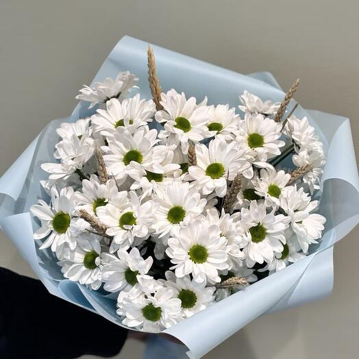 Букет из хризантем с сухоцветами