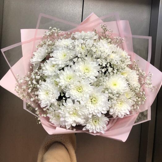 Ramo de crisantemos blancos y gypsophila