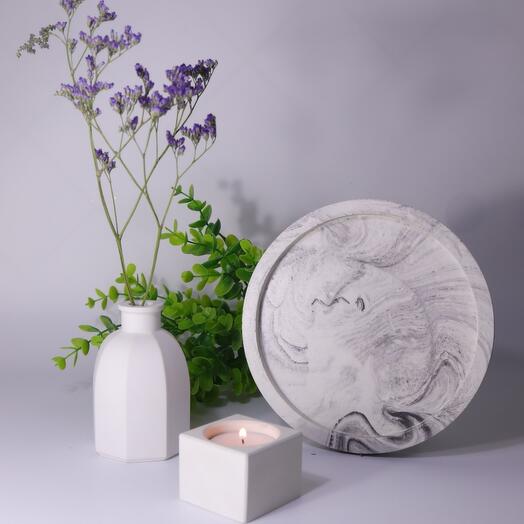 Marble-style tray, faceted vase, tea candle holder