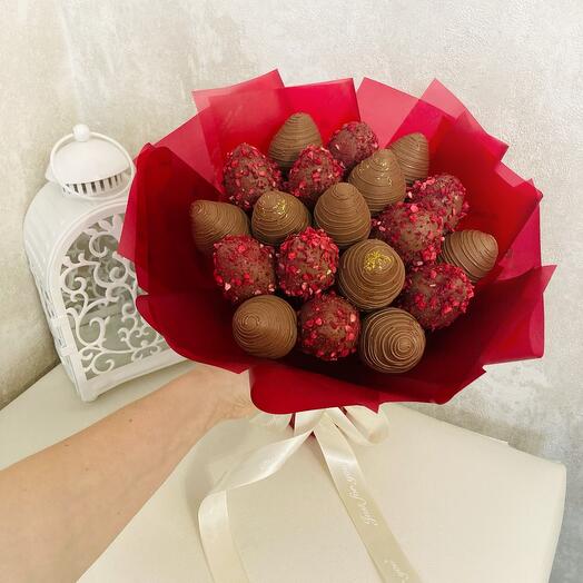 Bouquet of strawberries "Garnet bracelet"