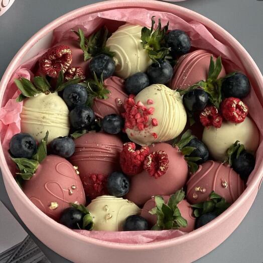 Клубника в шоколаде Pink