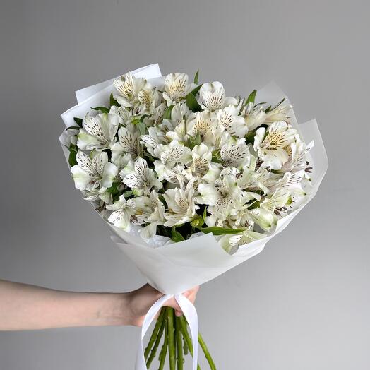 Delicate bouquet of white alstroemeria