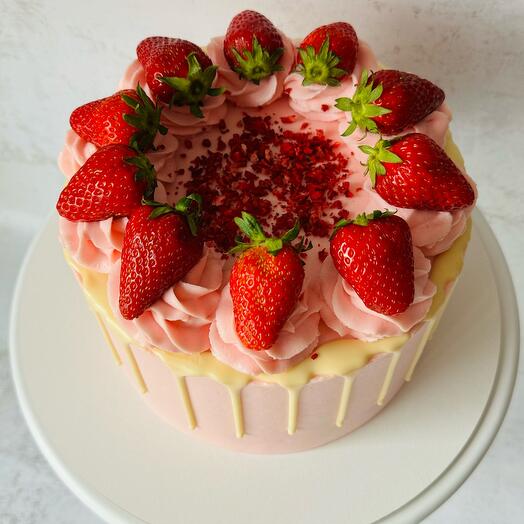Красный бархат с клубникой