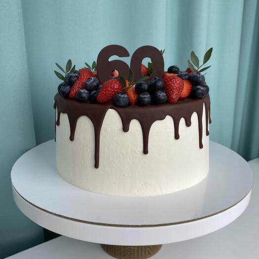 Бисквитный торт с ягодным декором 2 кг