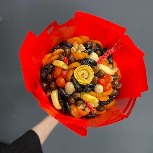 Букет из сухофруктов красный