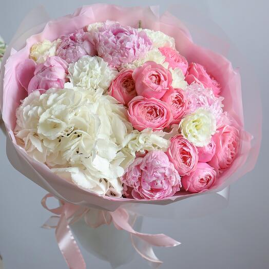 Пионы, гортензия и пионовидные розы💓