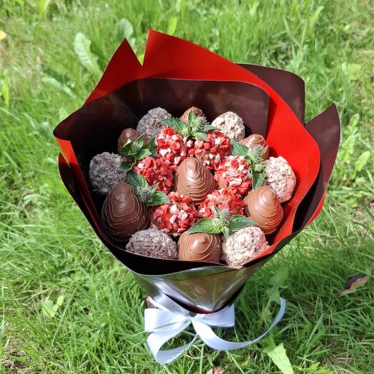 Клубника в шоколаде "Пиковая дама" 19 ягод