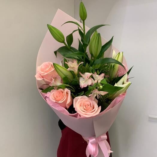 Букет с ароматной лилией и розой (E040)