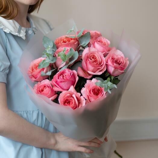 Roses pivoines et eucalyptus