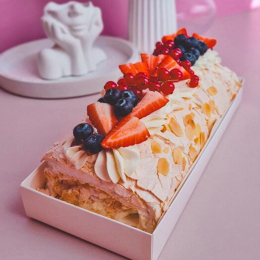 Rollo de merengue con bayas para el 8 de marzo, cumpleaños
