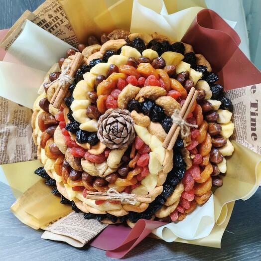 Букет с сухофруктами с кедровой шишкой