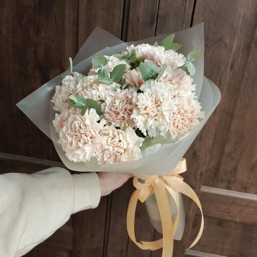 Monobucket of dianthus and eucalyptus