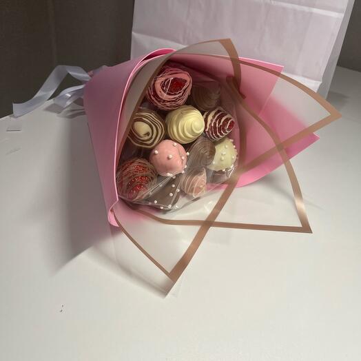 Chocolate-covered strawberries "bouquet for joy"