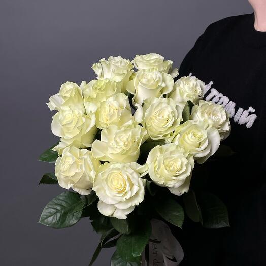Букет из 15 белых их белый роз мондиаль