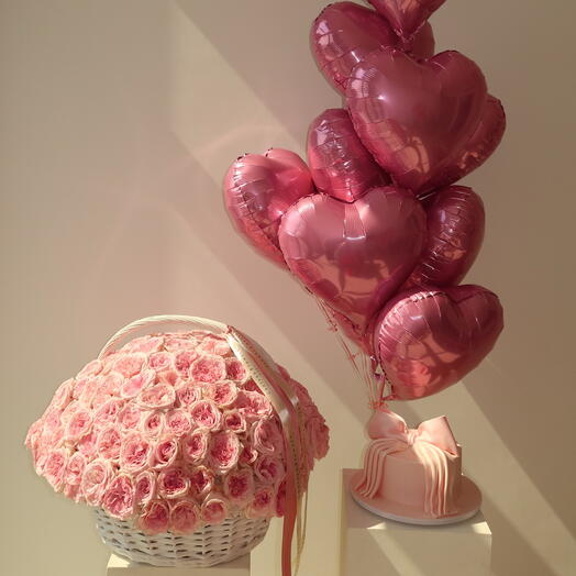 Set of - 150 pink premium O Hara roses, cake with vanilla filling and 10 heart shaped balloons