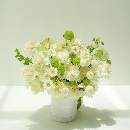 White - green flowers Summer ‘24 M size box