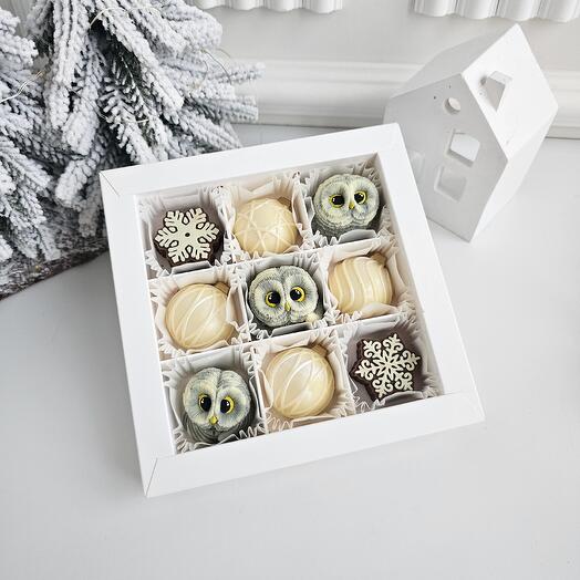 Новогодний подарок из белого и молочного бельгийского шоколада с миндалём