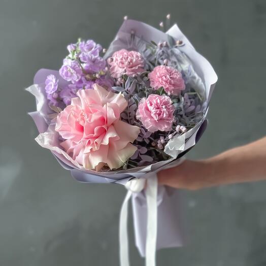 🍀Нежный букет с розовой французской розой, ароматной маттиолой и диантусами