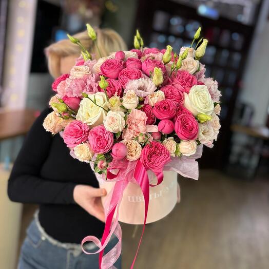 🌸Розы в коробке «Божья искра» с кустовыми розами и эустомой