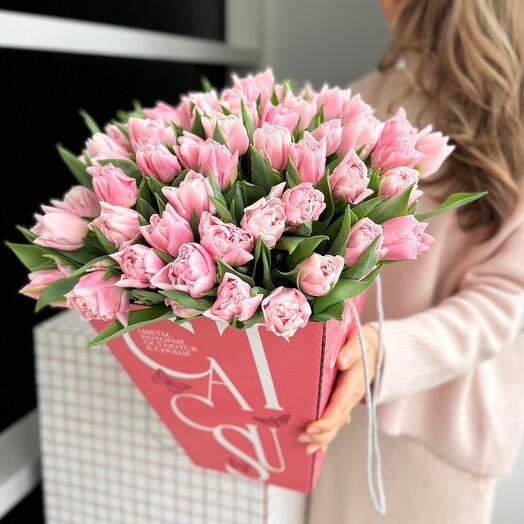 Тюльпаны с брендированной переноске 51шт
