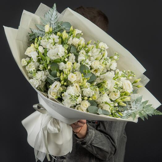 Ramo de autor con eustoma y matiolla