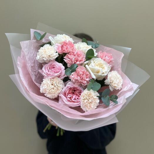Bouquet-a duet of dianthus and fragrant roses🎀