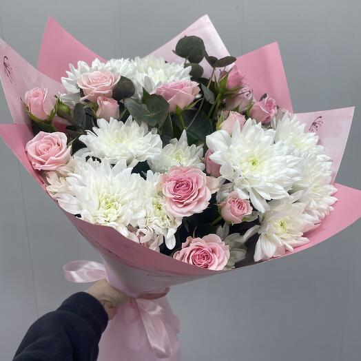 Rosa de arbusto con crisantemo