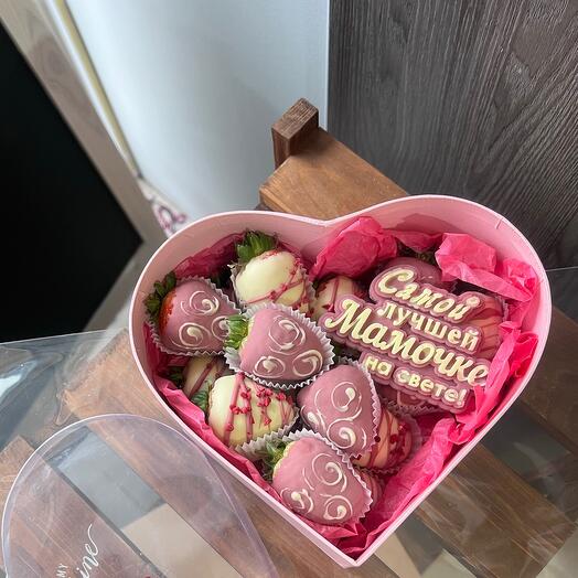 Сердце с клубникой для мамы