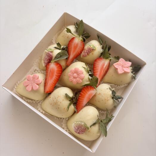 Клубника в белом шоколаде Ароматная