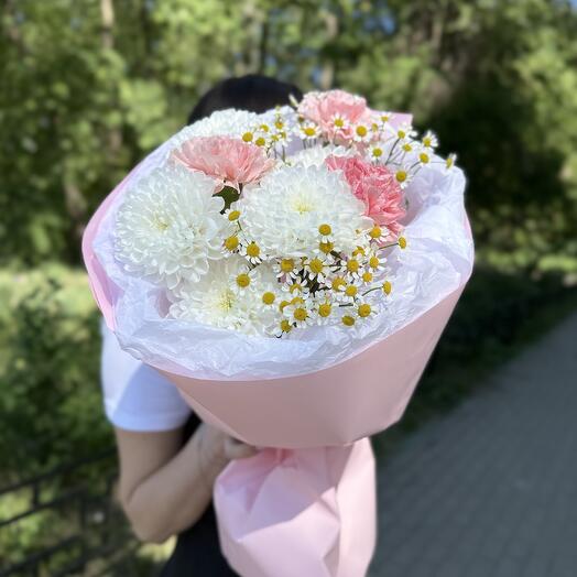 Комплимент с ромашками и диантусами
