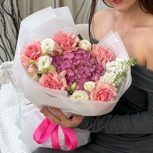 Букет с гортензией