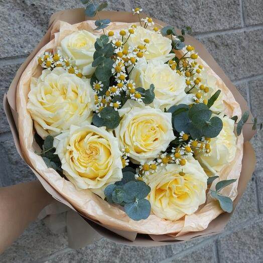 Розы кремовые, ромашки, эвкалипт , букет с розами "Лимонный тарт" n 172