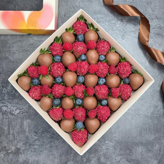 Клубника в шоколаде 36 шт Mini Berry
