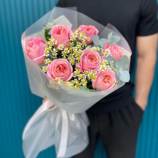 Пионовидные розы и ромашки