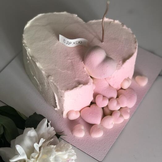 Торт в форме сердца аниме на день рождения девушке с россыпью сердец из 14 февраля