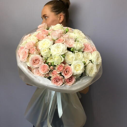 Кустовые розы микс 15 шт