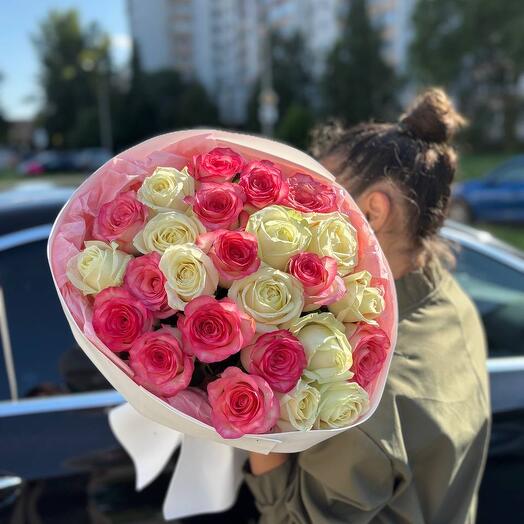 25 роз микс розовые и белые с оформлением 🩷