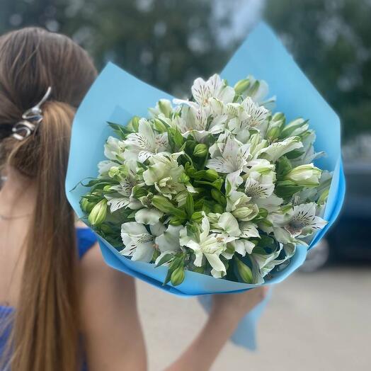 Букет из белой альстромерии