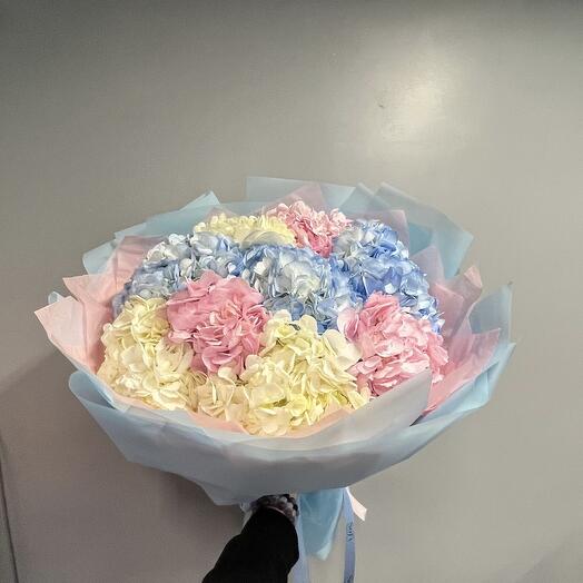 Воздушный букет из 9 гортензии