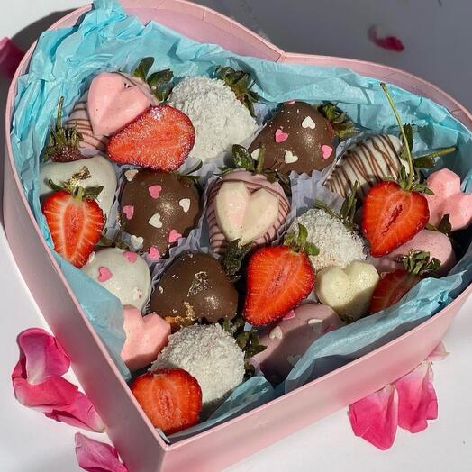 Клубника в шоколаде «Berry Delight Box»