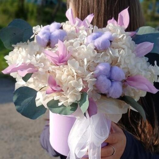 Сухоцветы в шляпной коробке с нежными коттоном и гортензией 😍