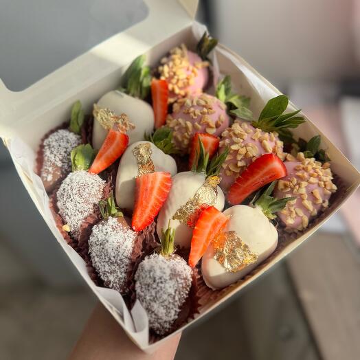 Набор из клубники в шоколаде 12 штук