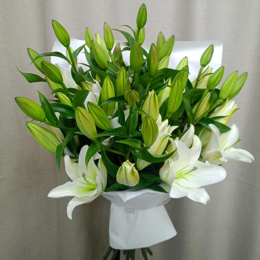 Лилия белая букет
