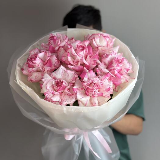 Французские тигровые розы