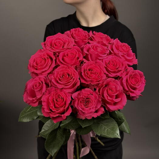 Букет из 15 малиновых роз