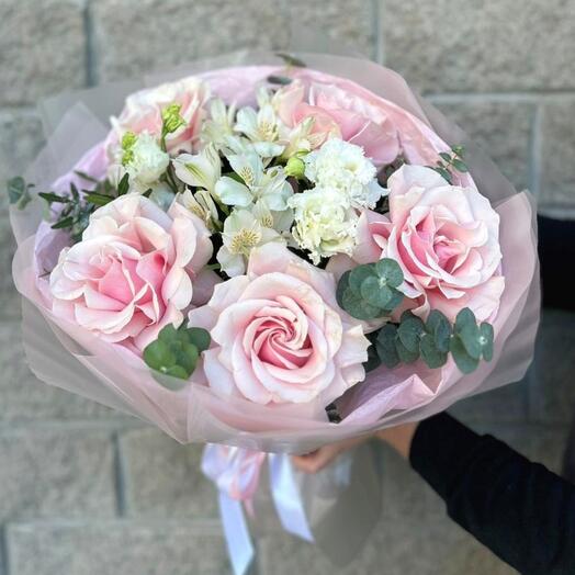 Французские розы, розовые розы, альстромерия 8 марта  n143