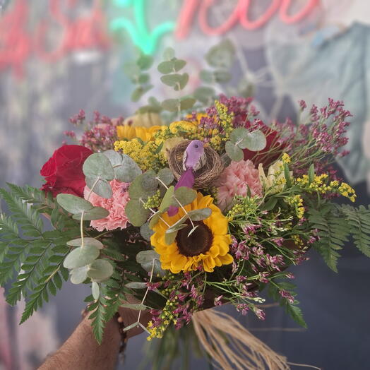 Ramo al gusto del florista (segun la flor disponible se hace un mix con rosas o girasol o margaritas o lirios etc)