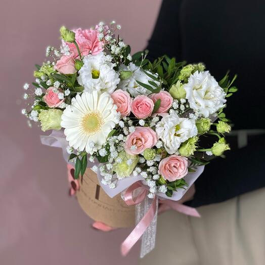 Delicate flower Box with lisianthus (011)